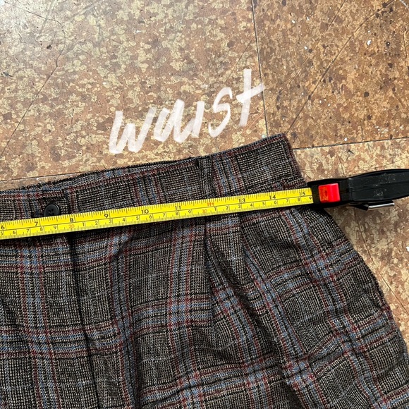 Women’s Classic Plaid Trousers - Picture 10 of 13